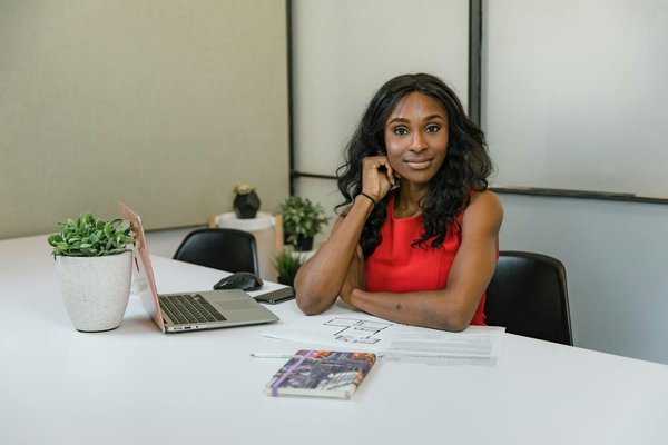 Mug humoristique pour collègue : l'idéal pour égayer le bureau